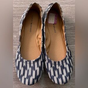 NWT - Lucky Brand Women's Blue and Cream Patterned Flats
